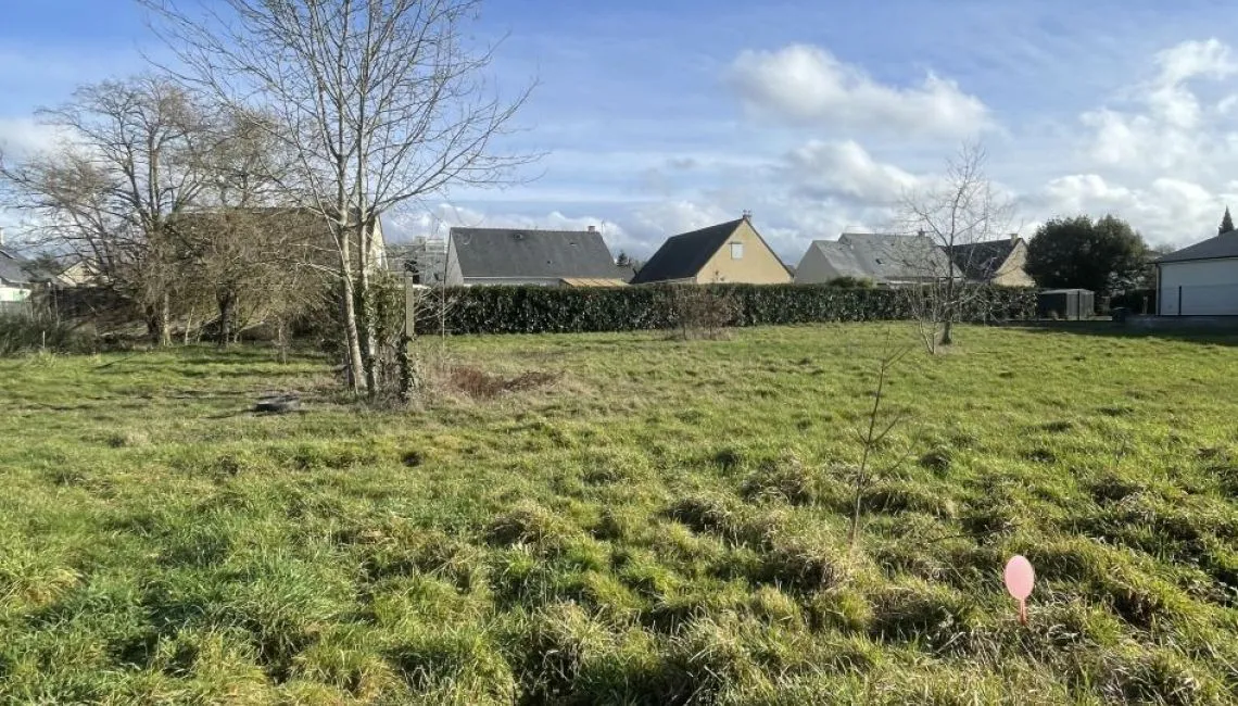 Terrain à bâtir de 567 m² à LA MENITRE (49)
