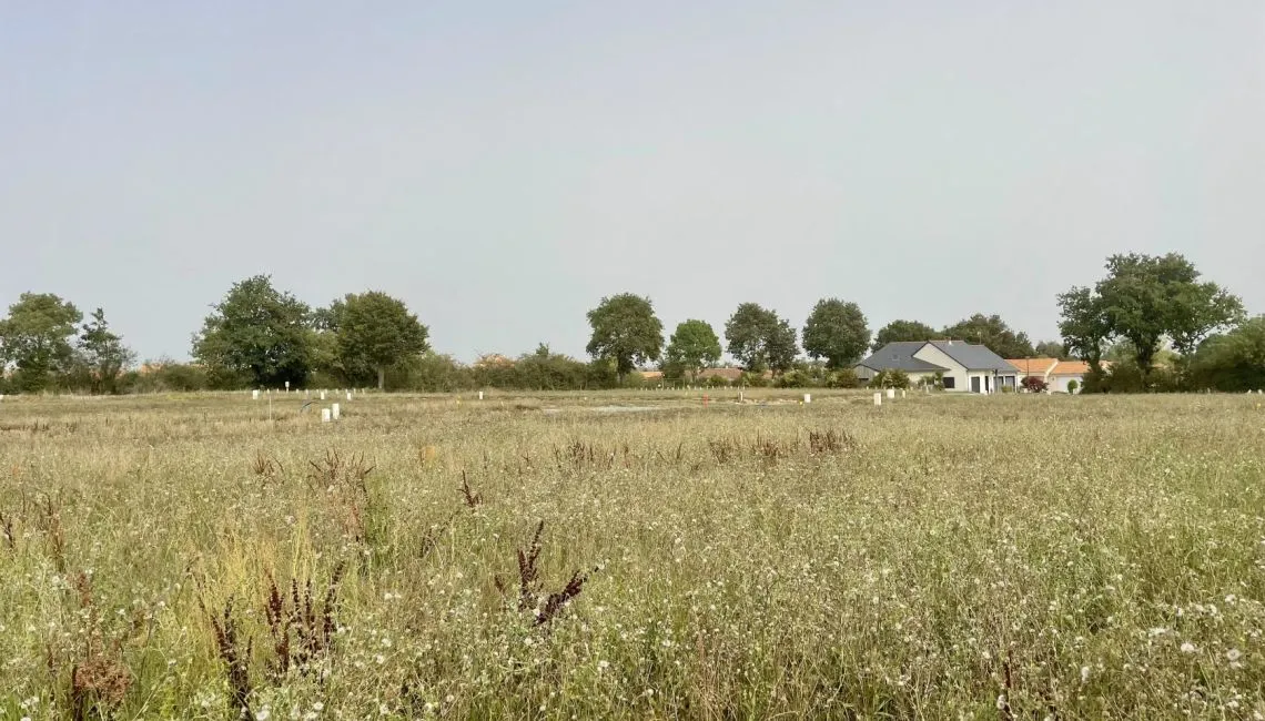 Terrain à bâtir de 368 m² à LONGUE-JUMELLES (49)
