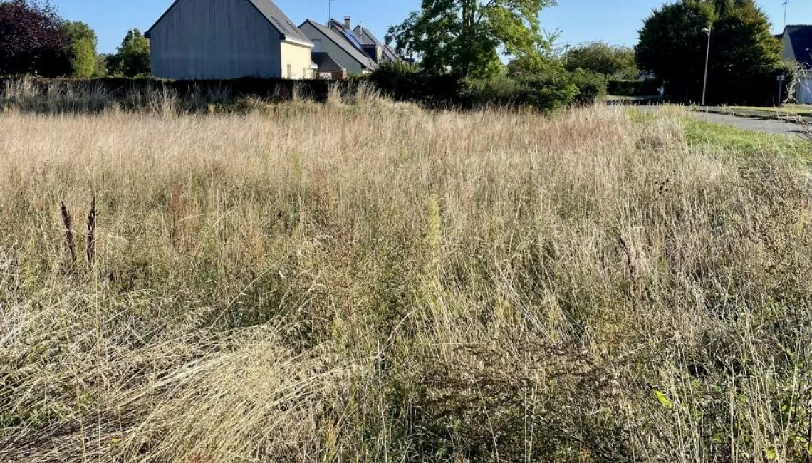Terrain à bâtir de 464 m² à LONGUE-JUMELLES (49)
