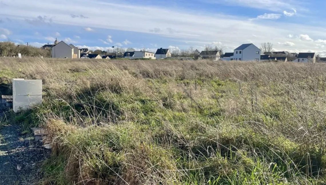 Terrain à bâtir de 327 m² à SEGRE (49)
