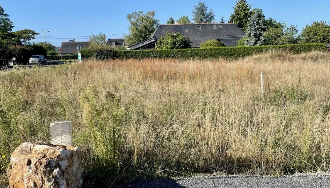 Terrain à bâtir de 317 m² à VERN-D'ANJOU (49)
